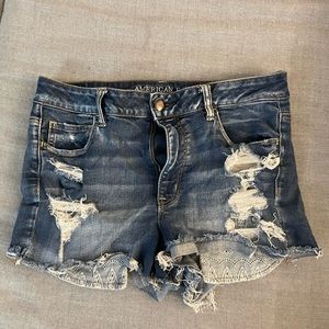 Cute high rise stretchy denim with long decorated pockets